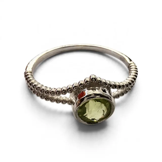 Peridot solitaire ring in 925 silver, Round, size 8