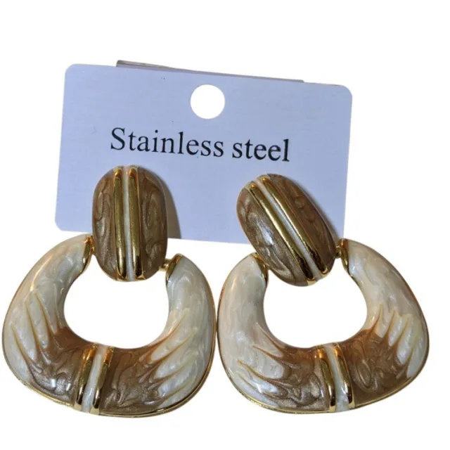 Vintage Door-Knocker Statement Earrings – Gold-Tone Stainless Steel with Marbled Mocha Enamel (36mm)