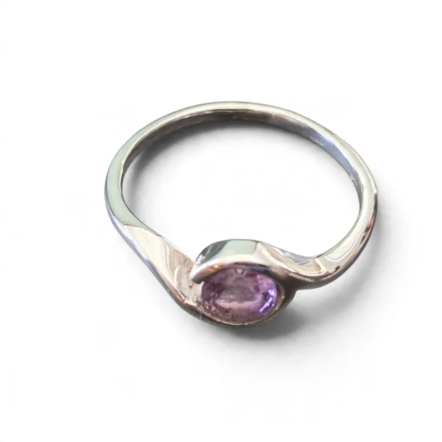 Amethyst bypass solitaire ring in 925 silver, Round cut, size 7