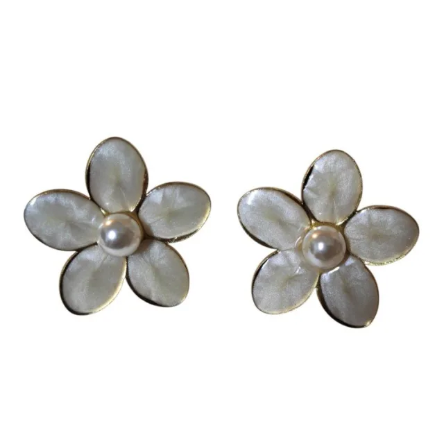 Pearlescent White Floral Stud Earrings – Gold-Tone Stainless Steel with Pearl Center (25mm)