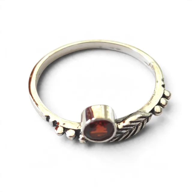 Garnet ring with leaf  in 925 silver, Round, size 8
