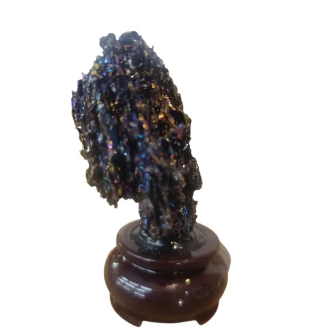 Carborundum crystal on stand, 7.5-9cm high