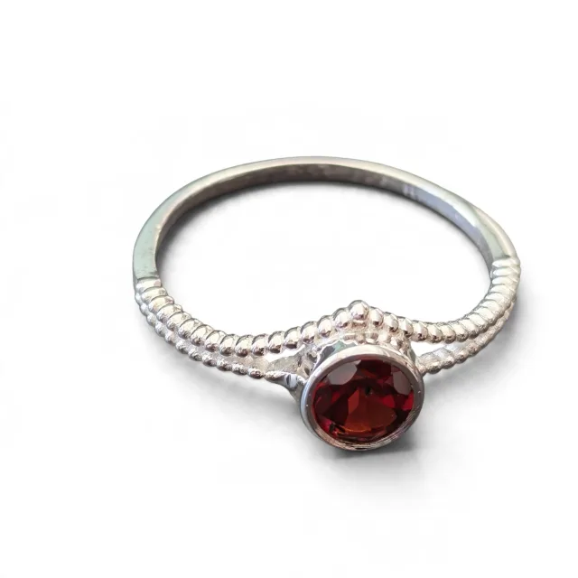 Garnet solitaire ring in 925 silver, Round, size 8