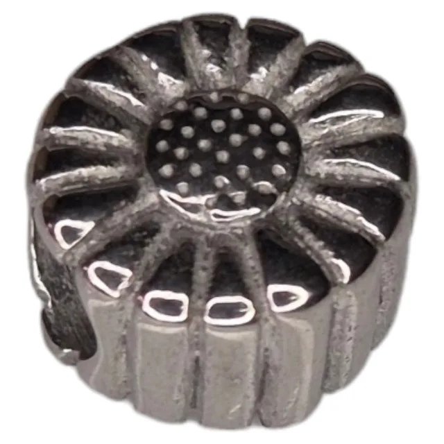 Bead in stainless steel, daisy design, 11mm