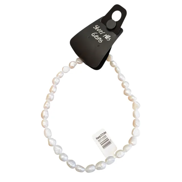 White Baroque pearl, Approximately 8-9mm in size, 35 cm