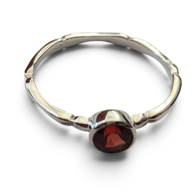 Garnet round cut solitaire ring in 925 silver, size 9