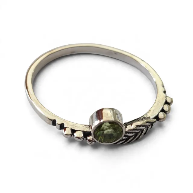 Peridot ring with leaf  in 925 silver, Round, size 9